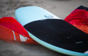 Kiteboard outline: from super parallel to a rounded outline