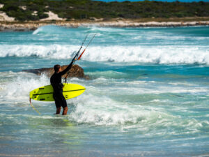 Fin types on a kite surfboard or a directional kiteboard
