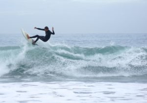 Appletree Applepie surfboard off the lip