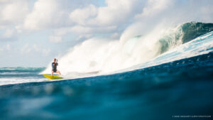 One eye big wave kitesurfing