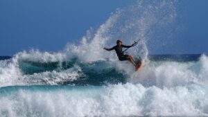 Leonardo Casati - wave riding Appleflap Noseless