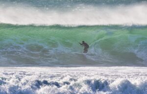 kiteboard big waves strong winds