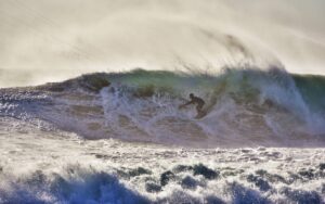 Applepeeler: kiteboard big waves strong winds